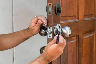 Affordable Locksmith Orlando technician installing door lock